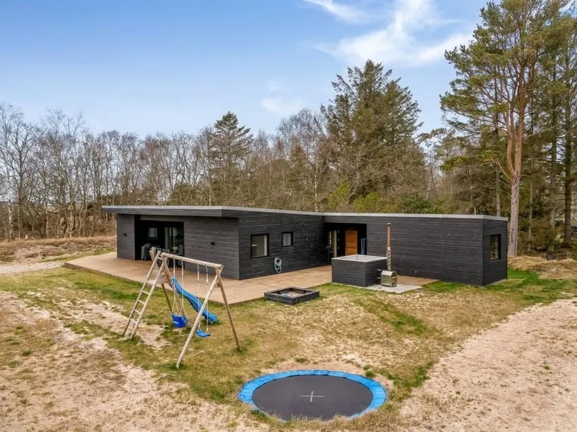 Holiday home with barbecue, sauna & terrace - Image 1