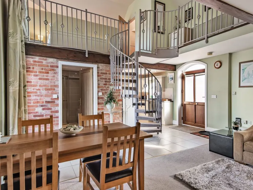 Child-friendly cottage with garden | River view | Dogs allowed - Image 1