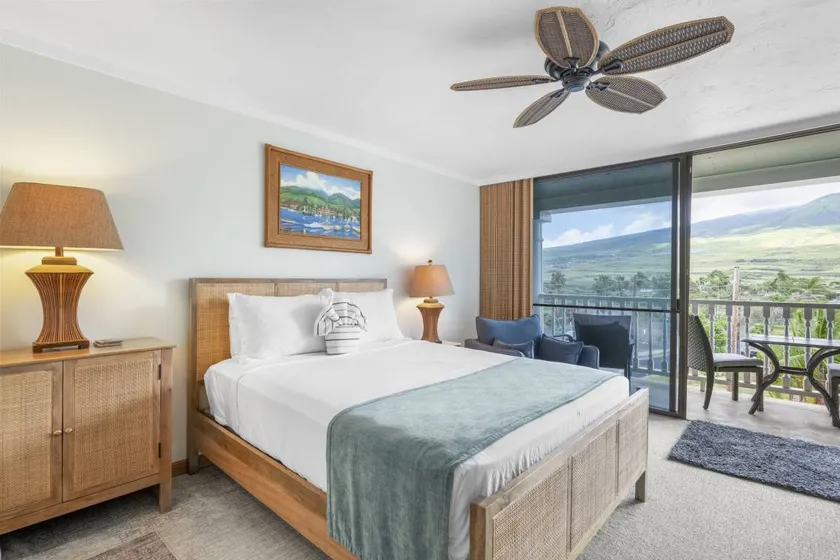 Oceanfront Penthouse Condo w Panoramic Views - Lahaina Shores PH1 - Image 1