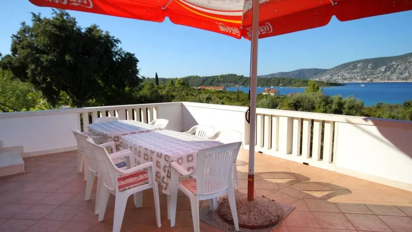 Holiday apartment with terrace, pool & BBQ | Sea view - Image 1