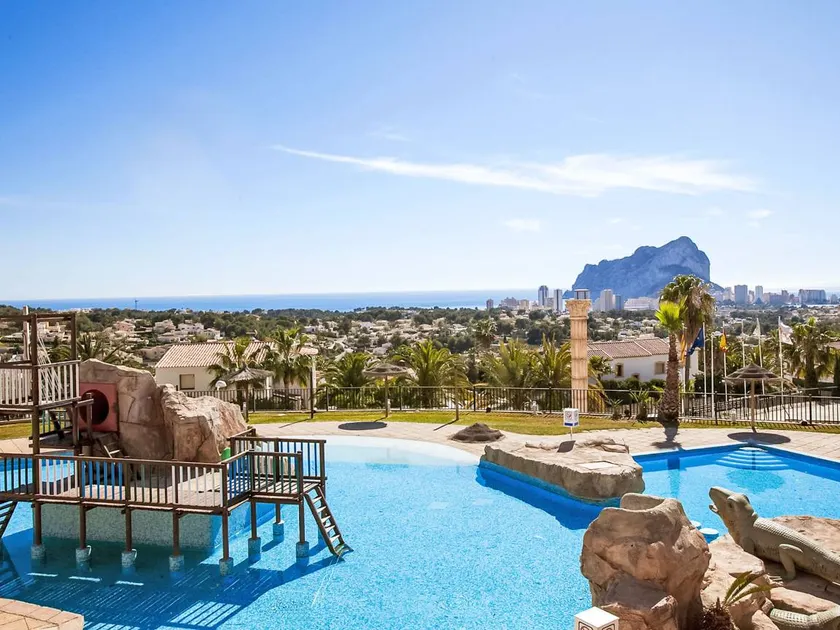 Apartment mit Terrasse, Pool und Garten | Meerblick | Ideal für Homeoffice - Image 1