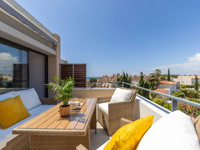Holiday home with terrace & barbecue - Image 1