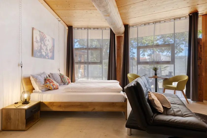 Studio with garden & terrace | Garden view - Image 1