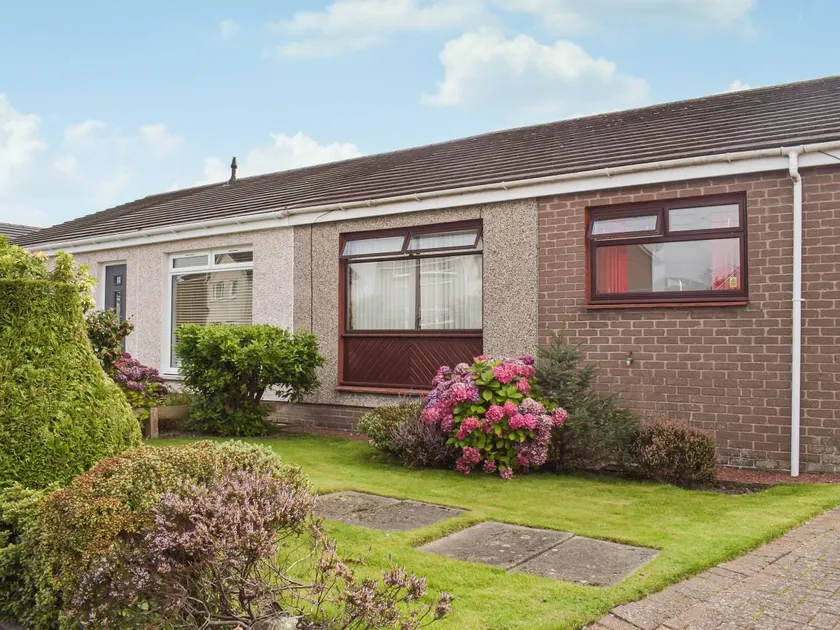 Cottage with garden | Next to Wallace Monument - Image 1