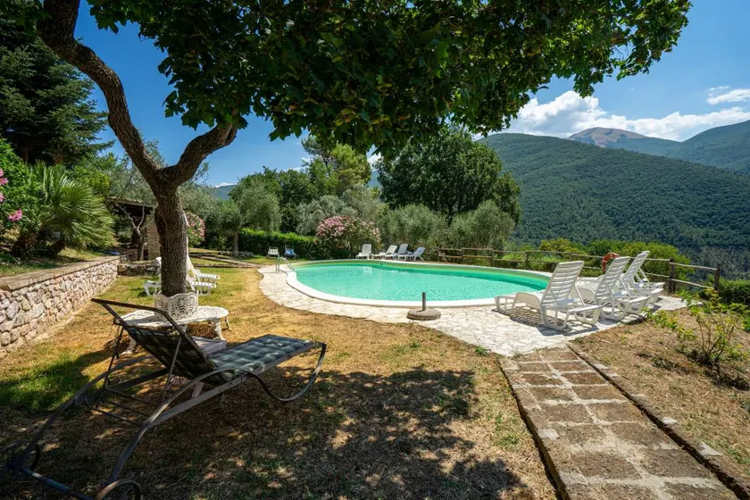 Farm with barbecue, garden & private pool | Mountain view - Image 1