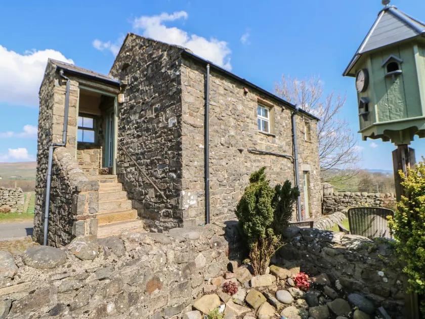 Cottage with garden - Image 1