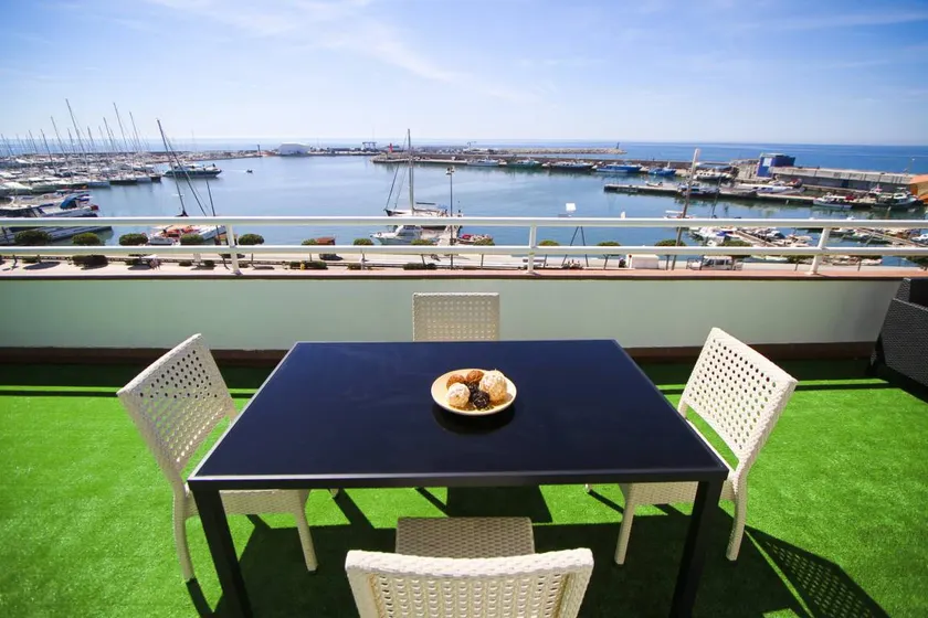Fully equipped apartment with jacuzzi, terrace & garden | Close to the beach | Pets allowed - Image 1