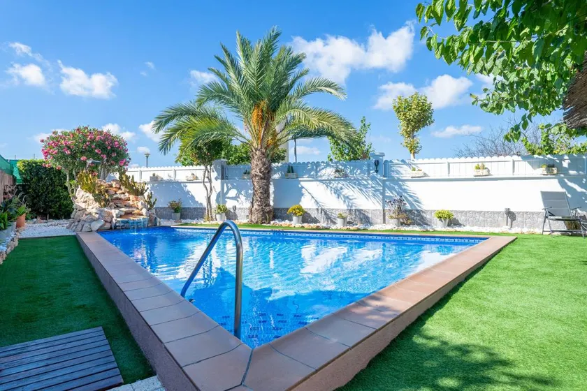 Villa with terrace, private pool & barbeque | Mountain view - Image 1