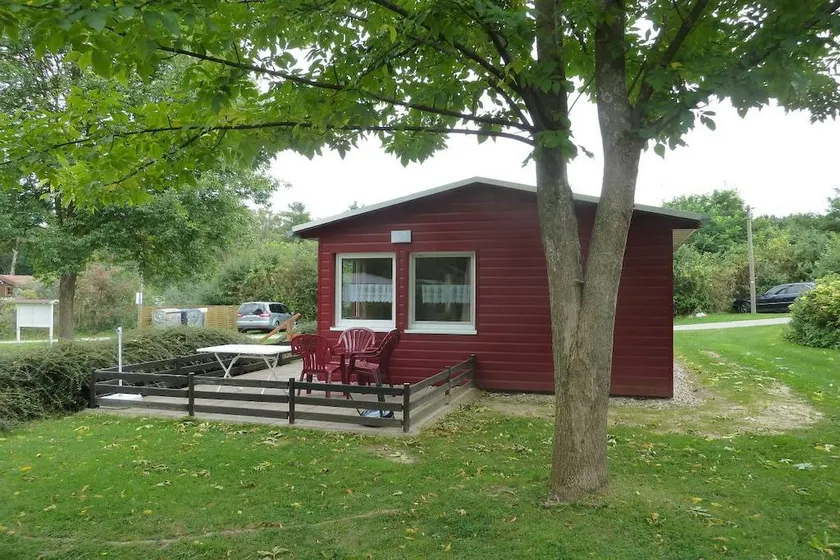 Bungalow with BBQ, terrace & garden - Image 1