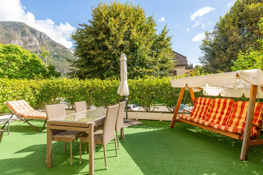 Appartement entièrement équipé avec terrasse | Vue montagne - Image 1
