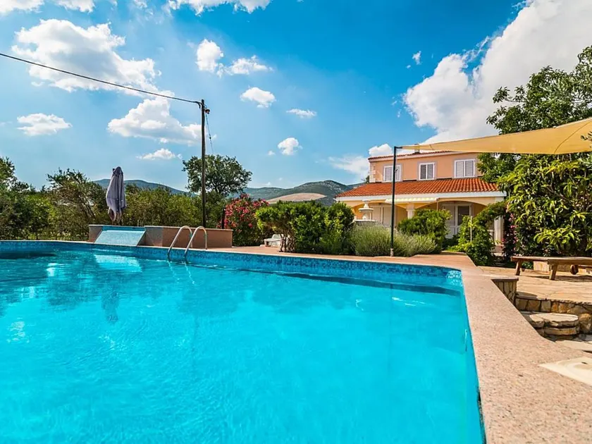 House with private pool, terrace & garden - Image 1