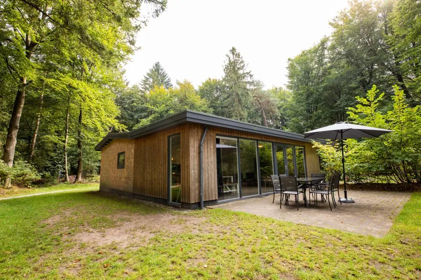 This single-storey bungalow is the ideal holiday accommodation for groups with young children or for guests with limited mobility. - Image 1