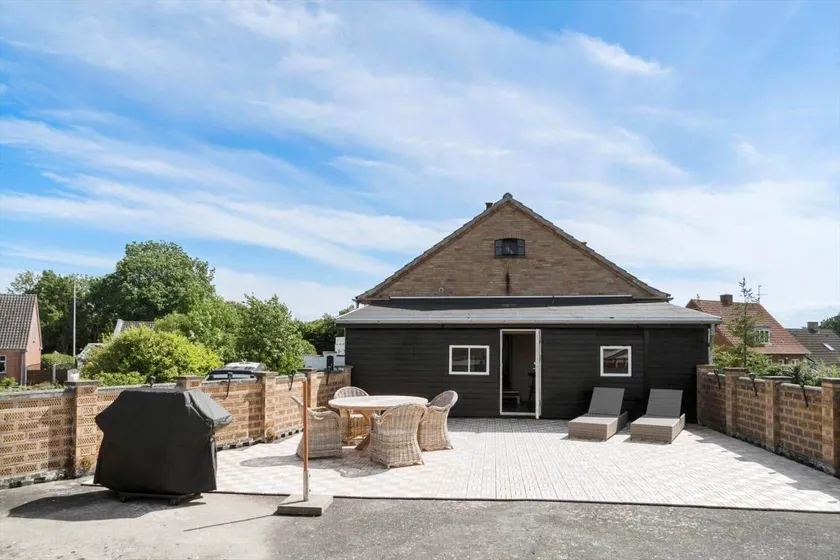 Fully equipped pleasant flat with barbeque, terrace & garden - Image 1