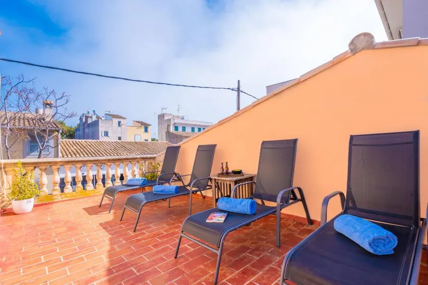Chalet with terrace - Image 1