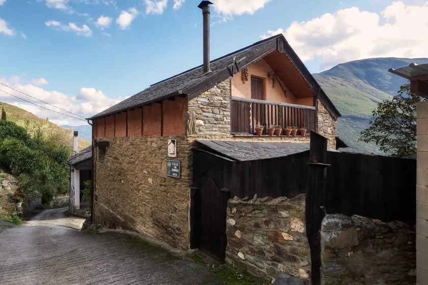 Ferienhaus mit Grill, Pool und Terrasse | Bergblick - Image 1