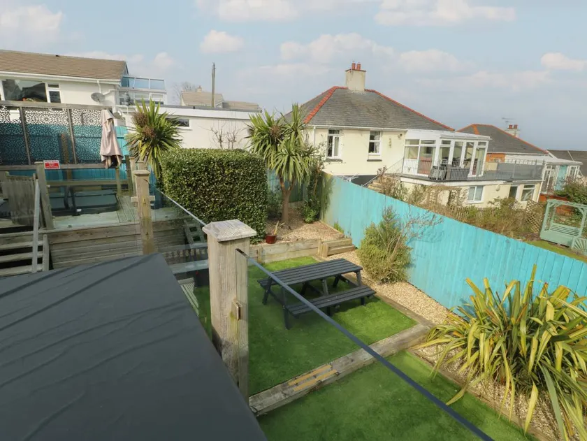 Cottage with jacuzzi & garden | Beach view - Image 1