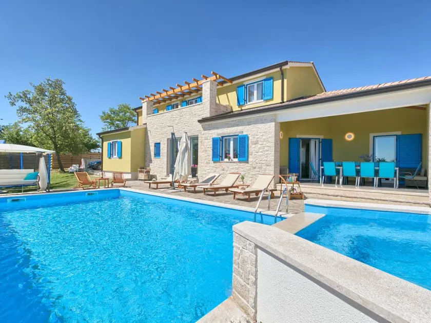 House with private pool, barbecue & terrace - Image 1