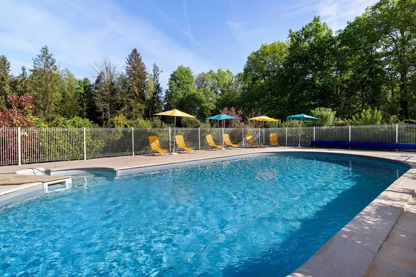 Holiday Home “Domaine Du Grand Roc- Sitellle” with Lake View, Shared Pool & Wi-Fi - Image 1