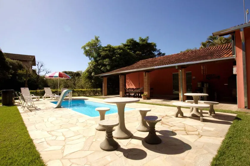 Holiday home with private pool, garden & barbeque - Image 1