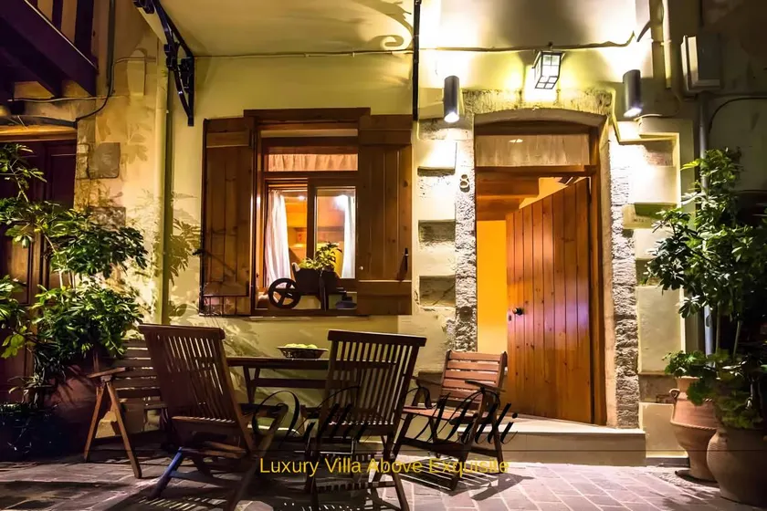 Villa with garden & terrace | City view | Perfect for remote work - Image 1