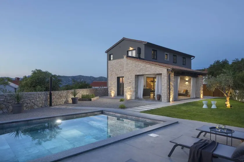 Villa with private pool, terrace & garden - Image 1