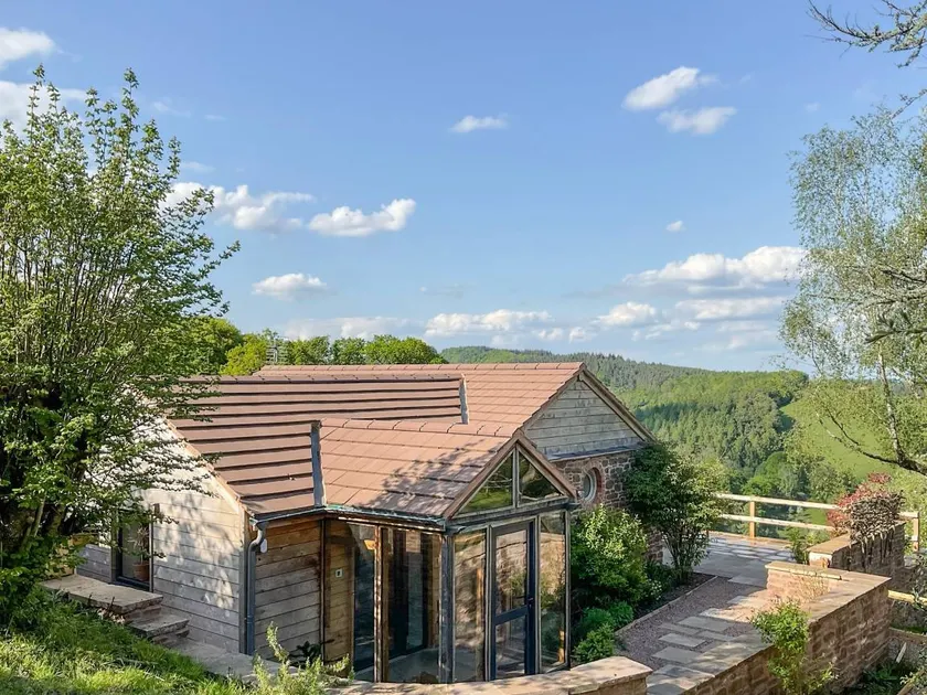 Cottage with garden - Image 1