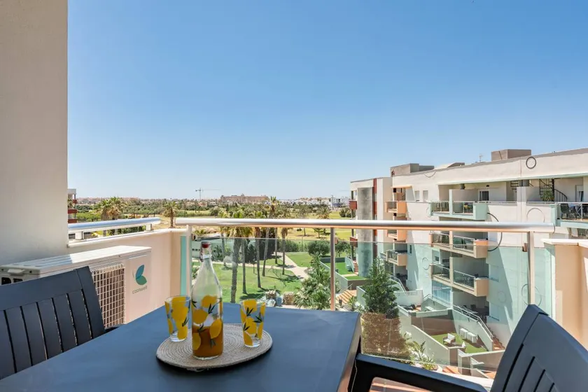 Flat with garden, terrace & pool - Image 1