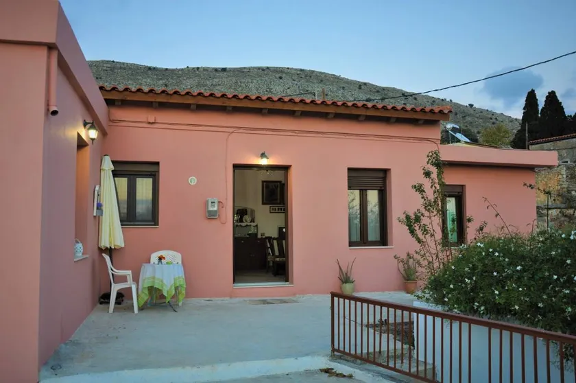 Holiday Home 'House For Rent In Apostolous' with Mountain View, Private Garden and Wi-Fi - Image 1
