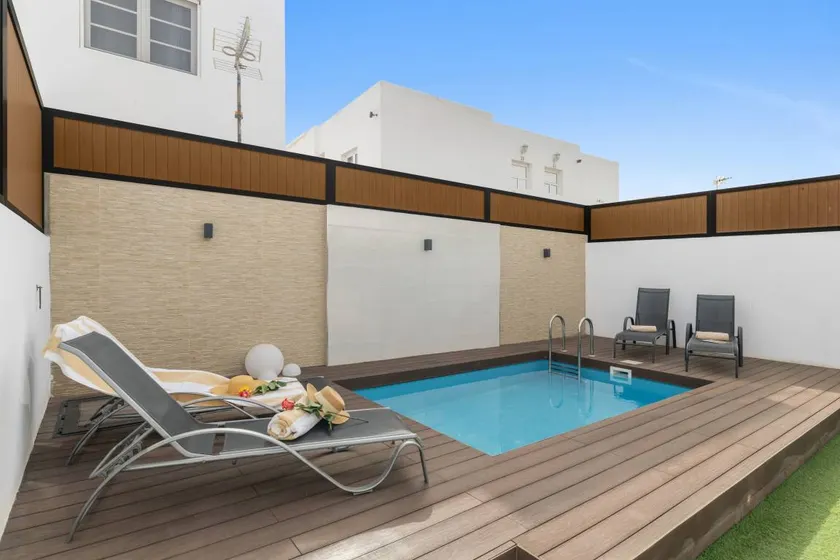 Luxury Villa Berkana with Private Pool, Wi-Fi, and Air Conditioning - Image 1