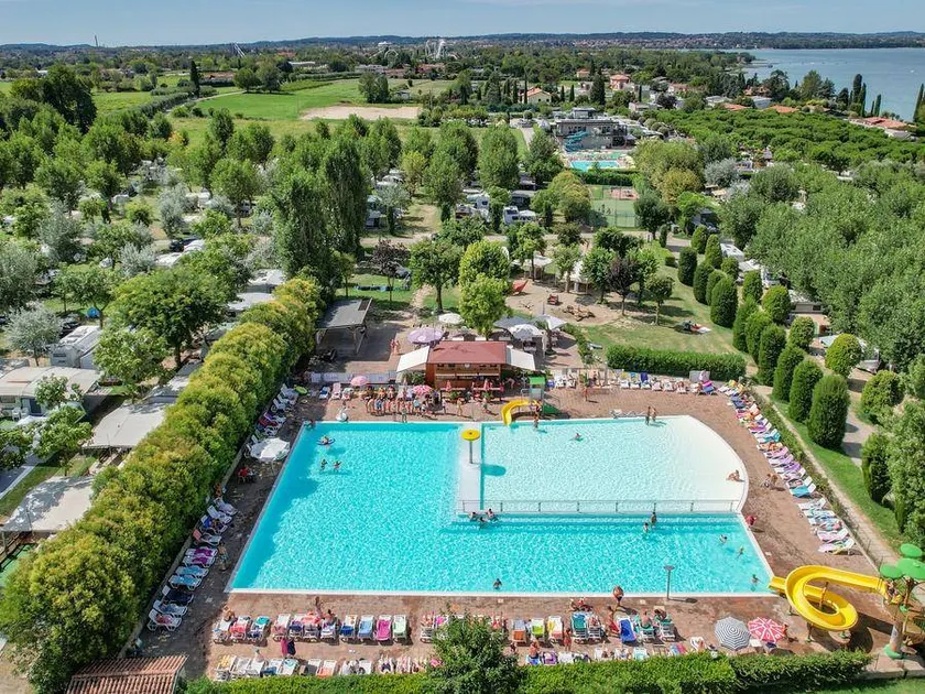 Mobil-home adapté aux familles avec piscine et terrasse | Avec animaux admis - Image 1