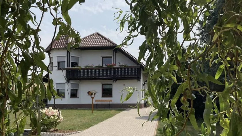 Casa vacacional con terraza, barbacoa y jardín - Image 1