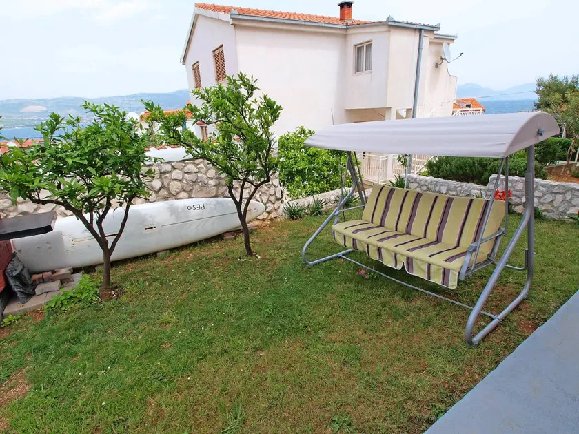 Apartment with terrace, garden & barbecue - Image 1