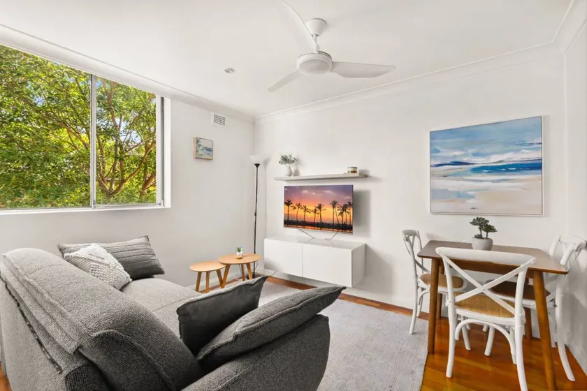 Modern and Stylish One Bedroom Apartment with City View - Image 1