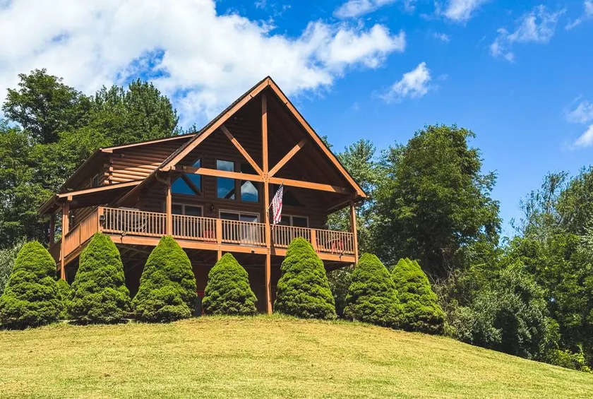 Holiday home with hot tub, fast internet & barbeque | Mountain view - Image 1