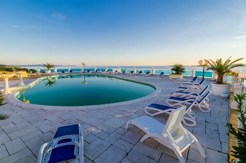 Holiday home with pool - Image 1