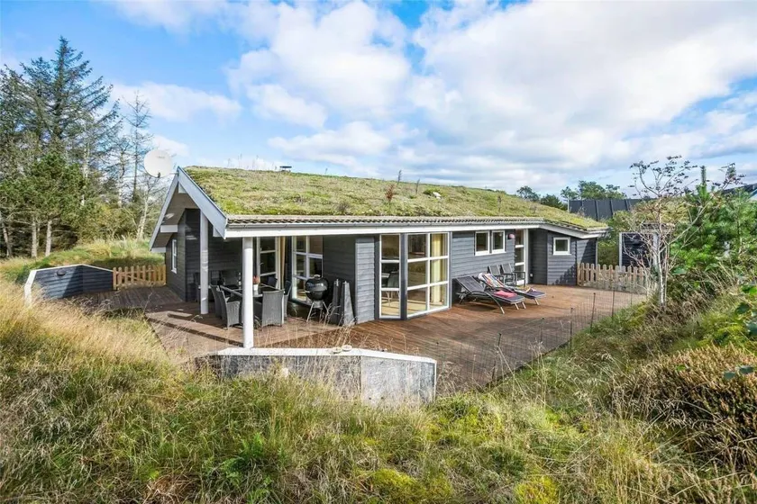 Fully equipped wonderful holiday home with jacuzzi, terrace & barbeque - Image 1