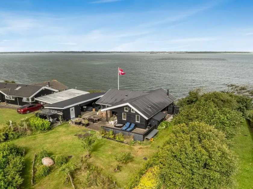 Child-friendly beautiful holiday home with sauna & barbeque - Image 1