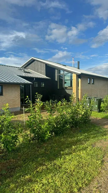 Children-friendly house with terrace, barbecue & garden | Water view | Beach nearby - Image 1