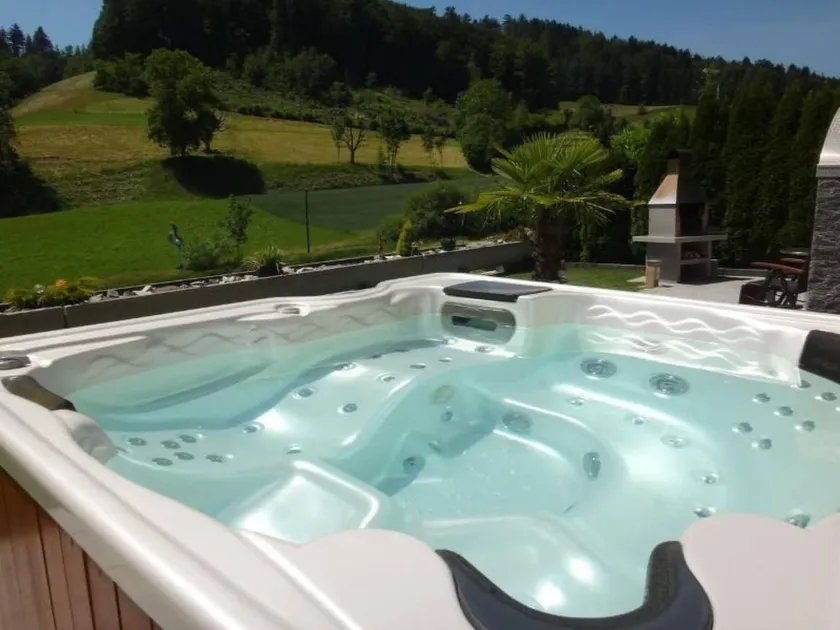 Holiday apartment with hot tub, garden & terrace | Nature view | Pets allowed - Image 1