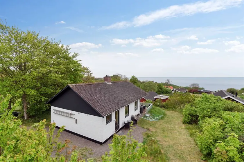 Holiday home with pool, terrace & BBQ | Sea view | Pets allowed - Image 1