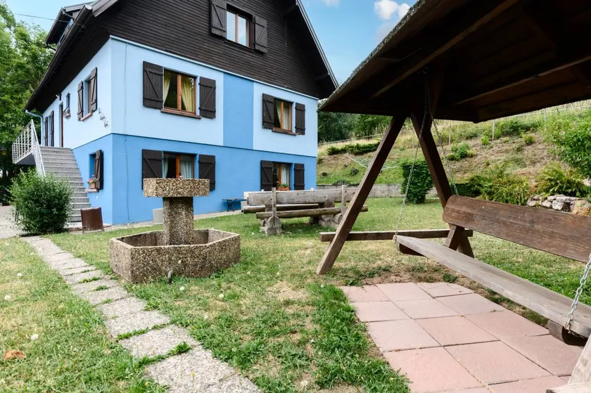 Apartment “Le Sapin - Gîte Les 4 Vents” with Mountain View, Shared Garden, and Wi-Fi - Image 1