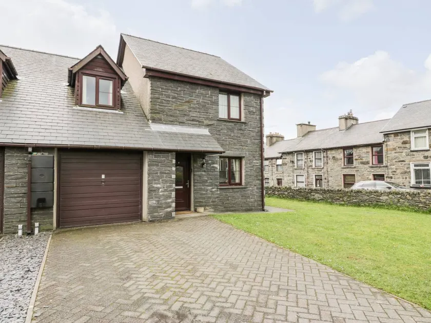 Family-friendly cottage with garden | Pets allowed - Image 1