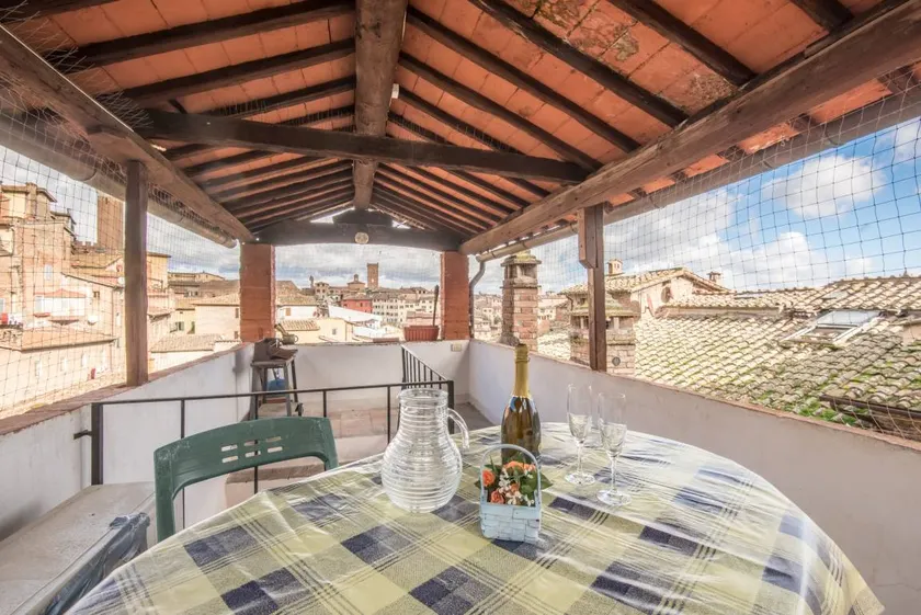 Flat with terrace & barbeque | Next to Piazza del Campo | City view - Image 1
