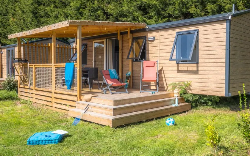 Charmante caravane adaptée aux familles avec piscine, sauna et terrasse - Image 1
