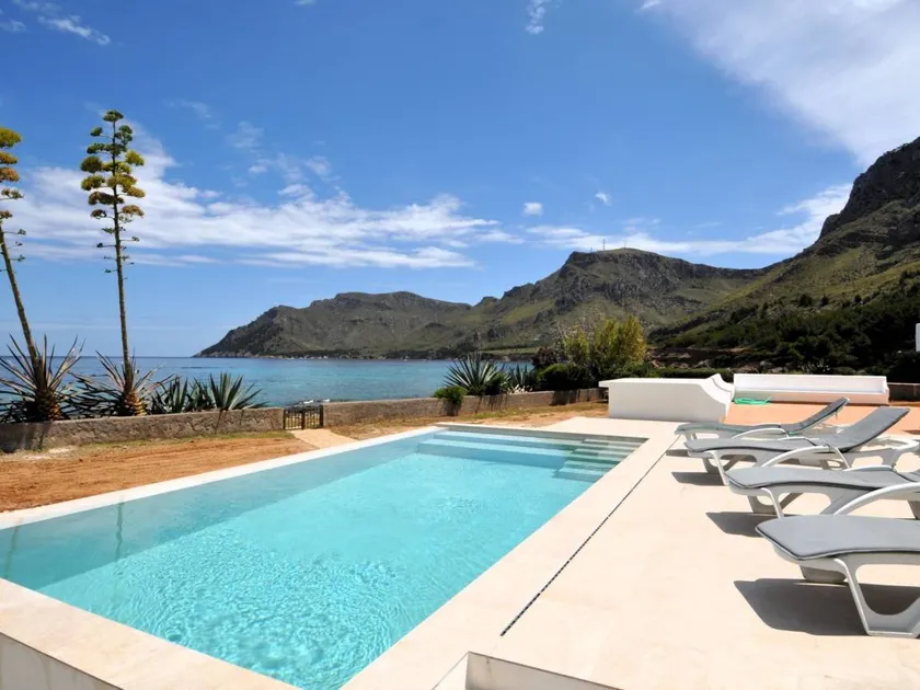 Holiday home with private pool, garden & terrace | Lake view - Image 1