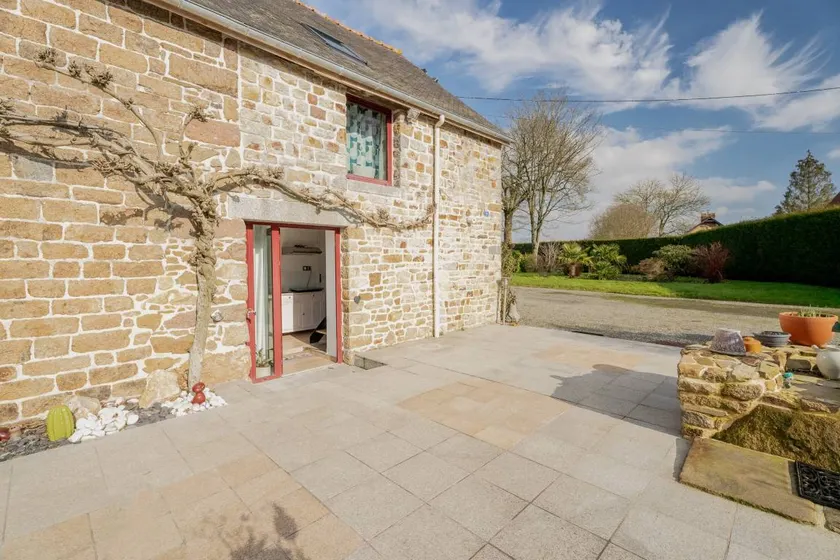 Studio with garden & terrace | Garden view | Suitable for remote work - Image 1