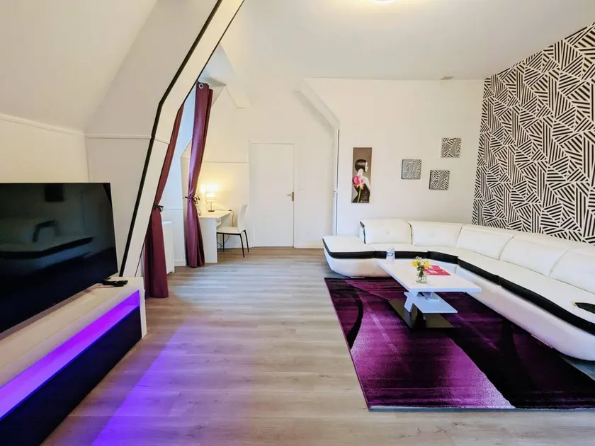 Elegant stay at Château, modern comfort and nearby activities - Image 1