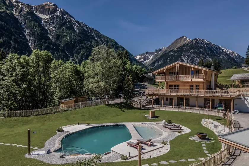 Holiday home with terrace, pool & garden - Image 1