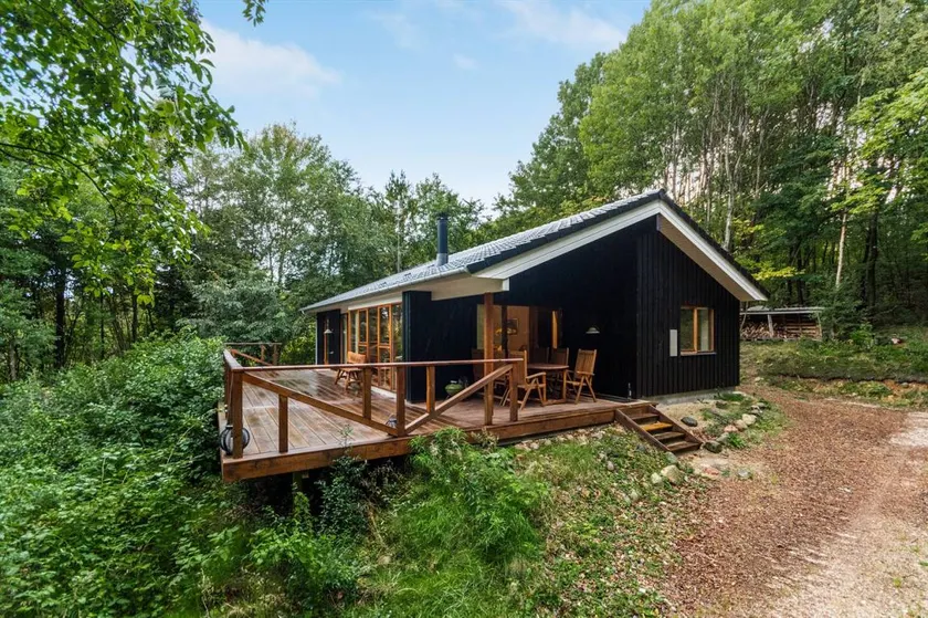 Holiday home with terrace & jacuzzi - Image 1