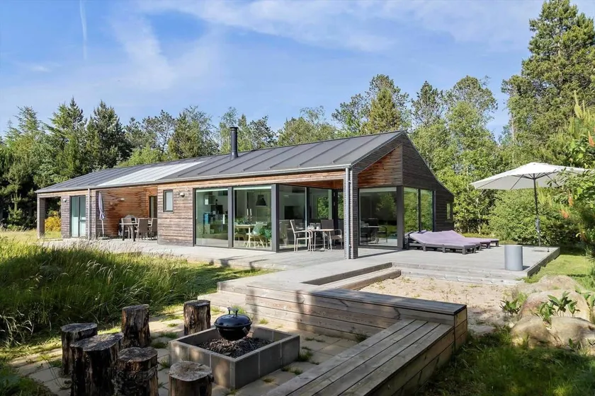 Child-friendly charming holiday home with hot tub, terrace & barbeque | Beach nearby - Image 1